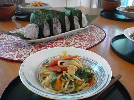うちなぁ～焼きそばde朝ごはん