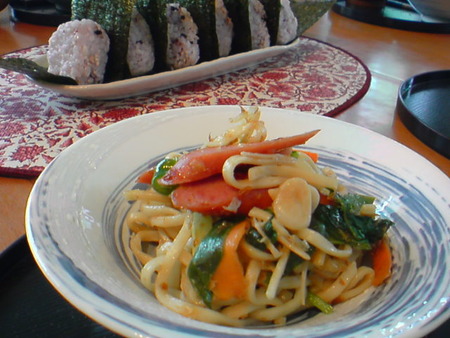 うちなぁ～焼きそばde朝ごはん
