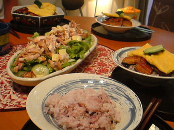 ﾘｸｴｽﾄで『鰻玉丼』。