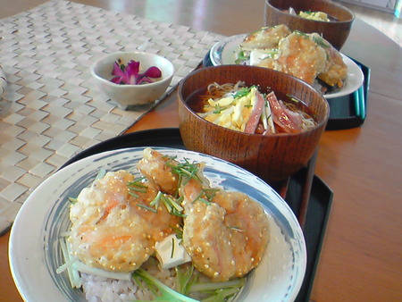きび入りエビ天丼。
