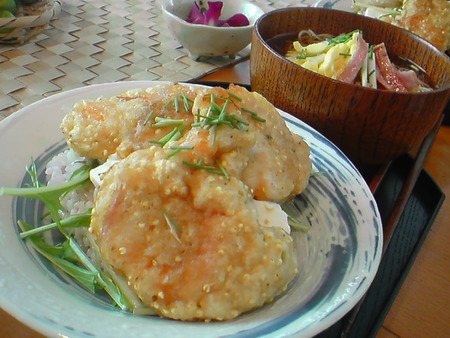 きび入りエビ天丼。