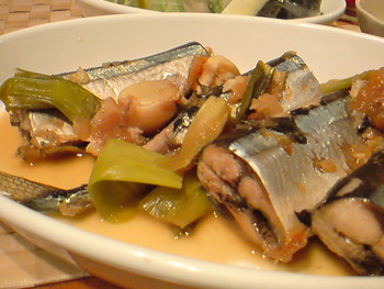秋刀魚の梅にんにく煮。