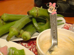 ｻﾗﾀﾞと野菜炒めでゆるベジな夕飯。