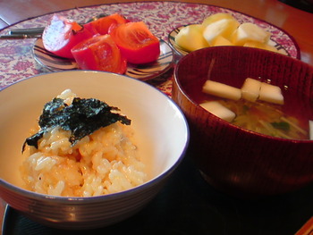 たまごかけごはんの朝食。