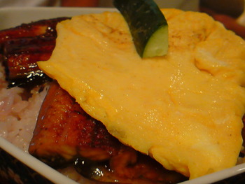 ﾘｸｴｽﾄで『鰻玉丼』。
