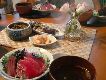 マグロとカツオの海鮮丼。