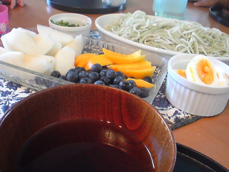 クロレラ入り冷麦で朝ごはん
