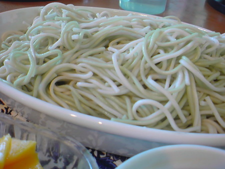 クロレラ入り冷麦で朝ごはん