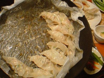 家族総出で餃子作りしました♪