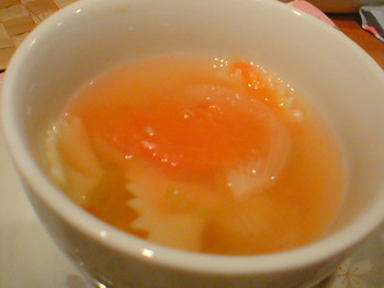 リボンパスタ入りトマトスープ