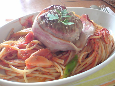 ハンバーグのっけパスタ。