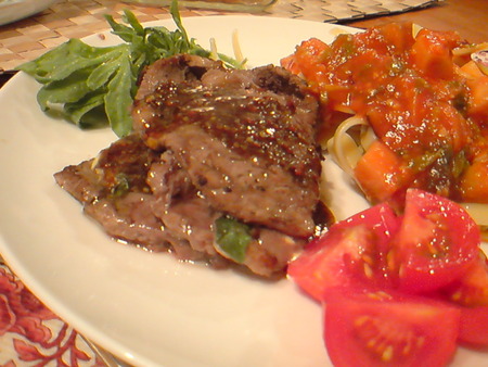 牛肉のバジルチーズはさみ焼き