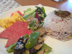 休みの日ランチ。たまにはﾎﾟｰｸ卵♪