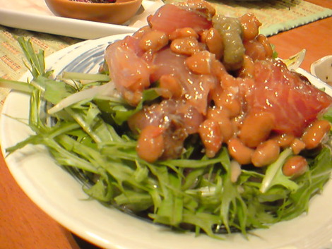 マグロ納豆のサラダ仕立て丼♪