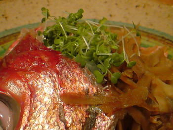 金目鯛のアラ炊き。（つづき・・）