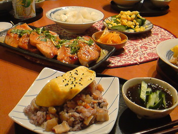 まんぼう照り焼きと煮豆まぜごはん。