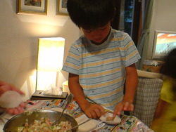 家族総出で餃子作りしました♪