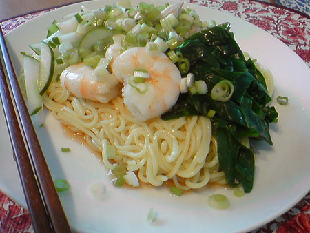 蒸し鶏のっけ冷やし中華