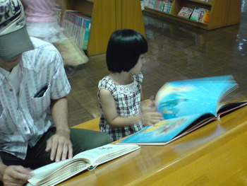 週末図書館。楽しんでます♪