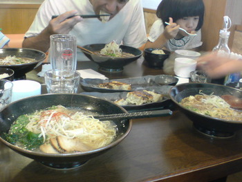 ｶﾔｯｸ後のランチはラーメン。