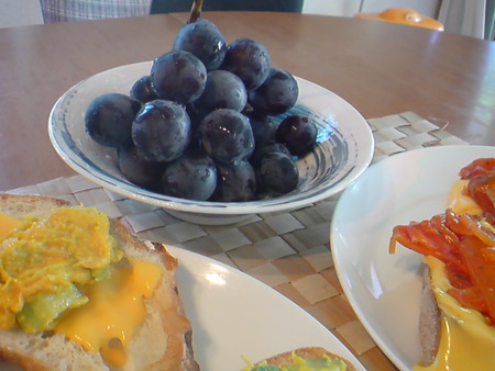 バゲットで朝食。on the残り物♪
