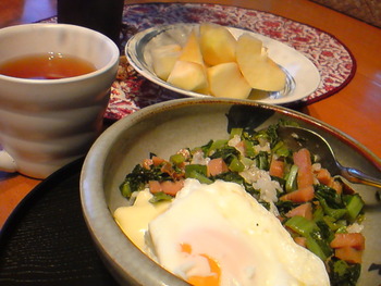 朝からチキナー炒め丼。