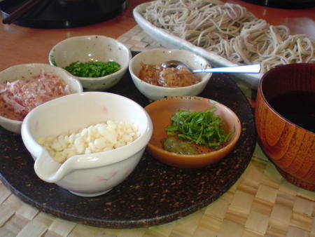 朝ご飯に冷やし蕎麦