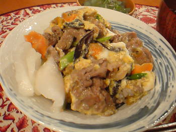 嬉しい夜にがっつり牛とじ丼♪