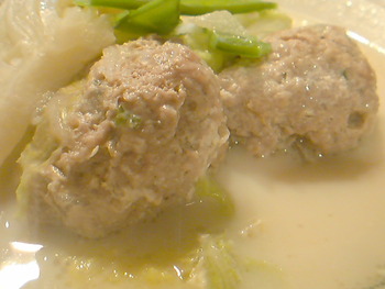 白菜と豚団子の豆乳煮込み。