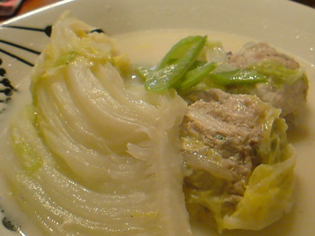 白菜と豚団子の豆乳煮込み。