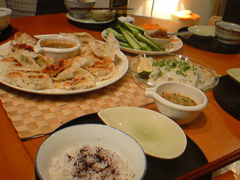 家族総出で餃子作りしました♪