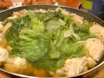 レタスと鶏団子鍋。