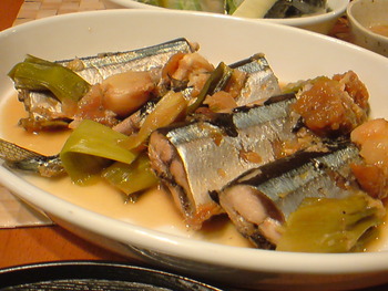 秋刀魚の梅にんにく煮。
