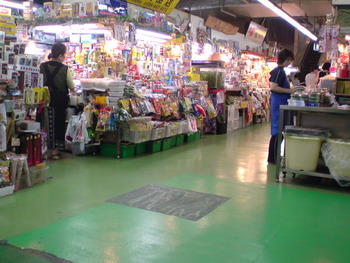 土砂降り国際通り。