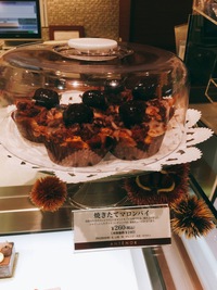 アンテノールの焼きたてマロンパイ。艶々の栗とザクっとした生地が美味～～('ω')