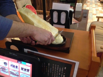 今更ですが、初めてラクレットを食べました～ アルプスの少女ハイジのチーズ料理だ！