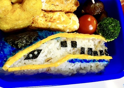 新幹線かがやきのキャラ弁～息子のリクエストに挑んだママの力作