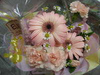 素敵なお花をいただきました(＊^▽^＊)ﾉ
