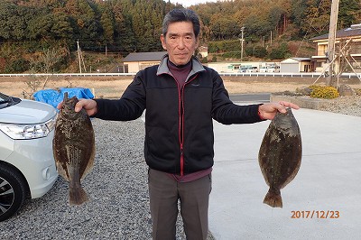 迎パールマリン釣り紀行 両手にヒラメ ｋｉｙｏｔａさま アジ大漁にホクホク ｙａｍａｇｕｃｈｉさま