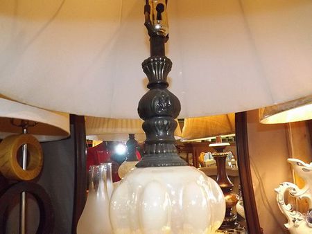 アメリカ アンティークフロアランプ ミルクガラス 花柄ランプ