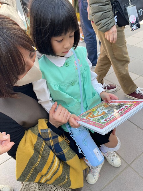 孫ちゃん、年長組最後の　おんがく・おゆうぎ発表会