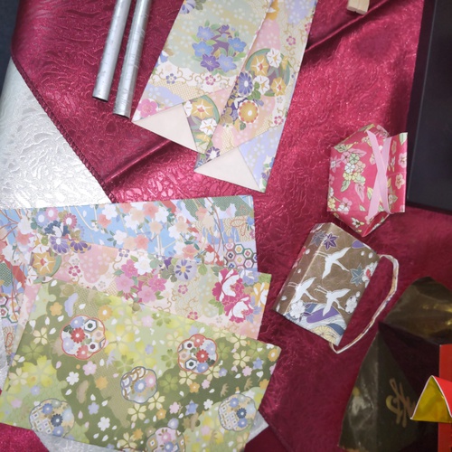 折り紙で作った　お箸入れ、ポチ袋