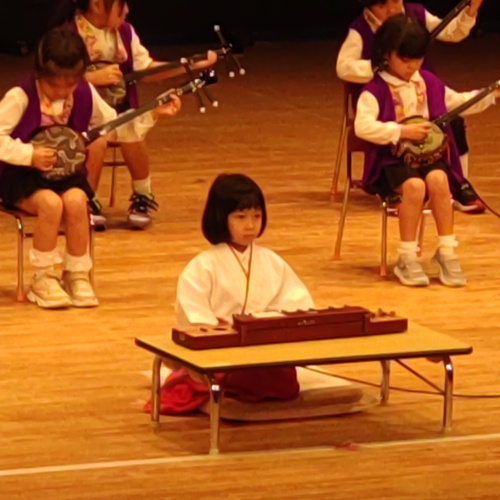 孫ちゃん、年長組最後の　おんがく・おゆうぎ発表会