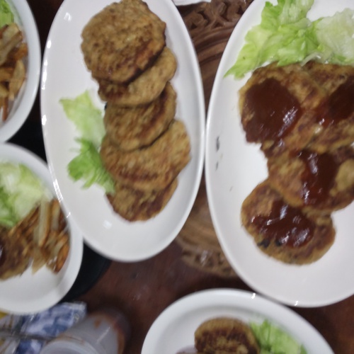 ハンバーグとハッシュドポテト