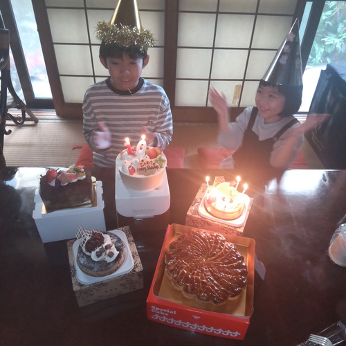 新年おめでとうございます。おせち料理、お誕生会も〜