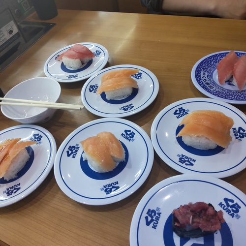 今日は　くら寿司で〜