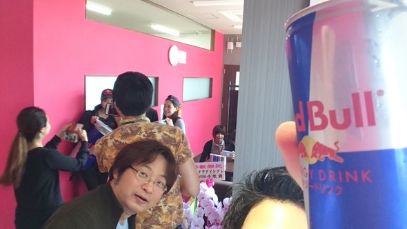 【新年度】我が社にレッドブルガールがやってきた！