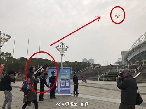 中国警察の違法ドローン制圧銃がカッコイイ！電波干渉で強制着陸