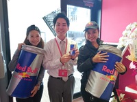【新年度】我が社にレッドブルガールがやってきた！