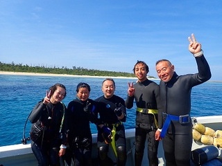 沖縄のダイビングサービス 琉球てぃーだ ブログ 毎日更新中 楽しい水納島ダイビング とっても素敵な濃いメンバーでございます